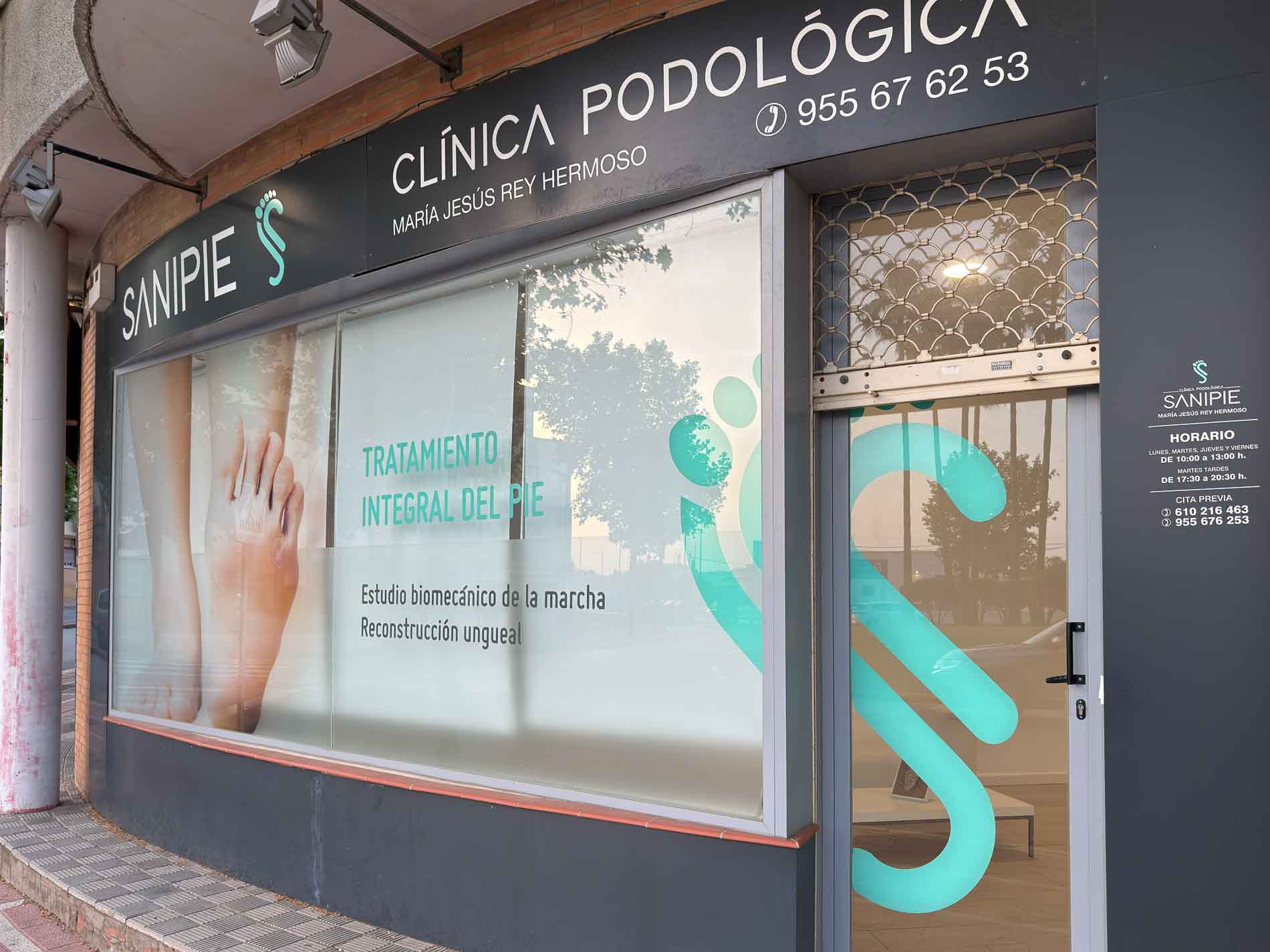 Fachada de la Clínica Podológica SANIPIÉ en Dos Hermanas